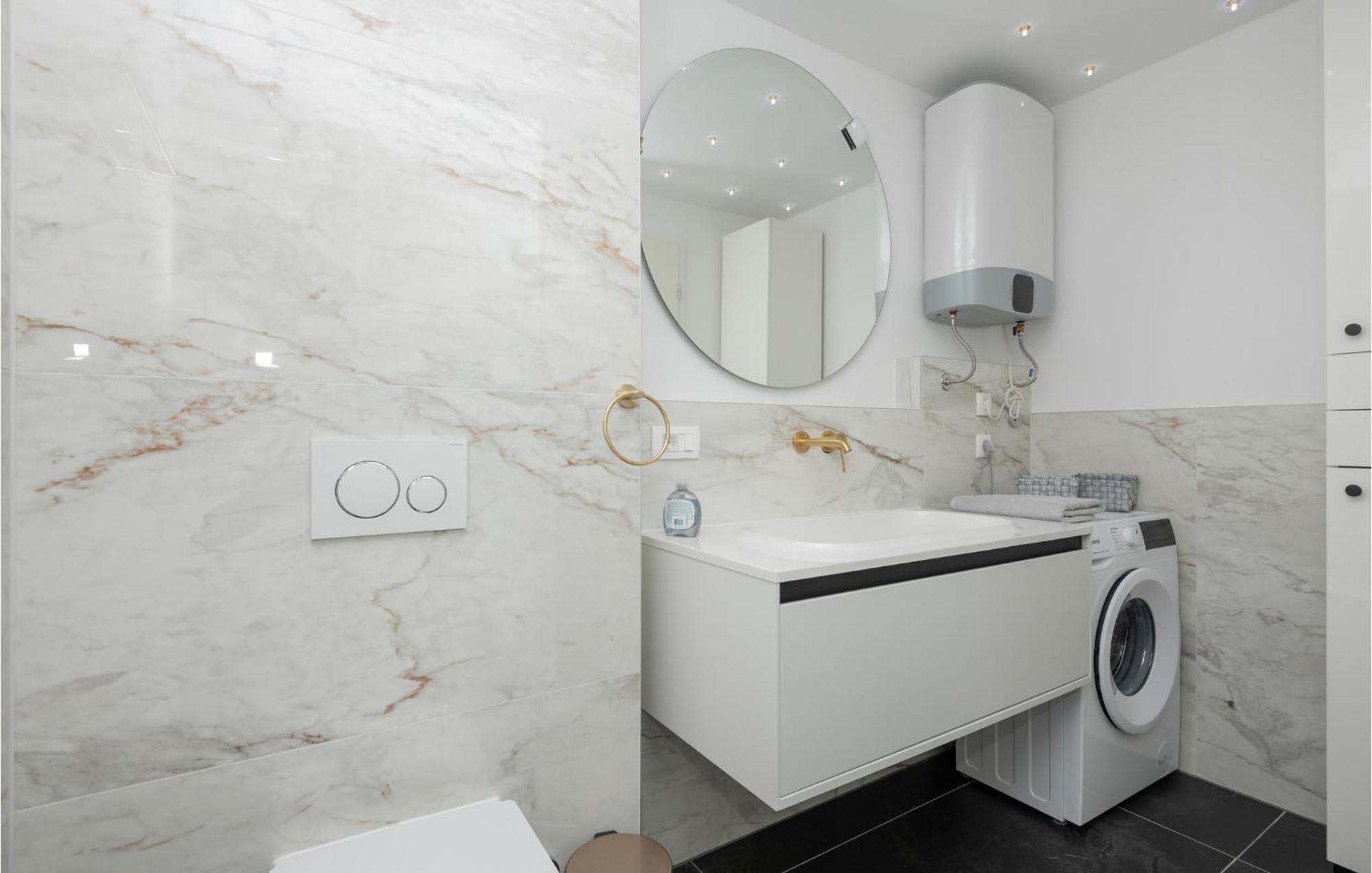 Stunning Apartment In Tucepi With Kitchen المظهر الخارجي الصورة