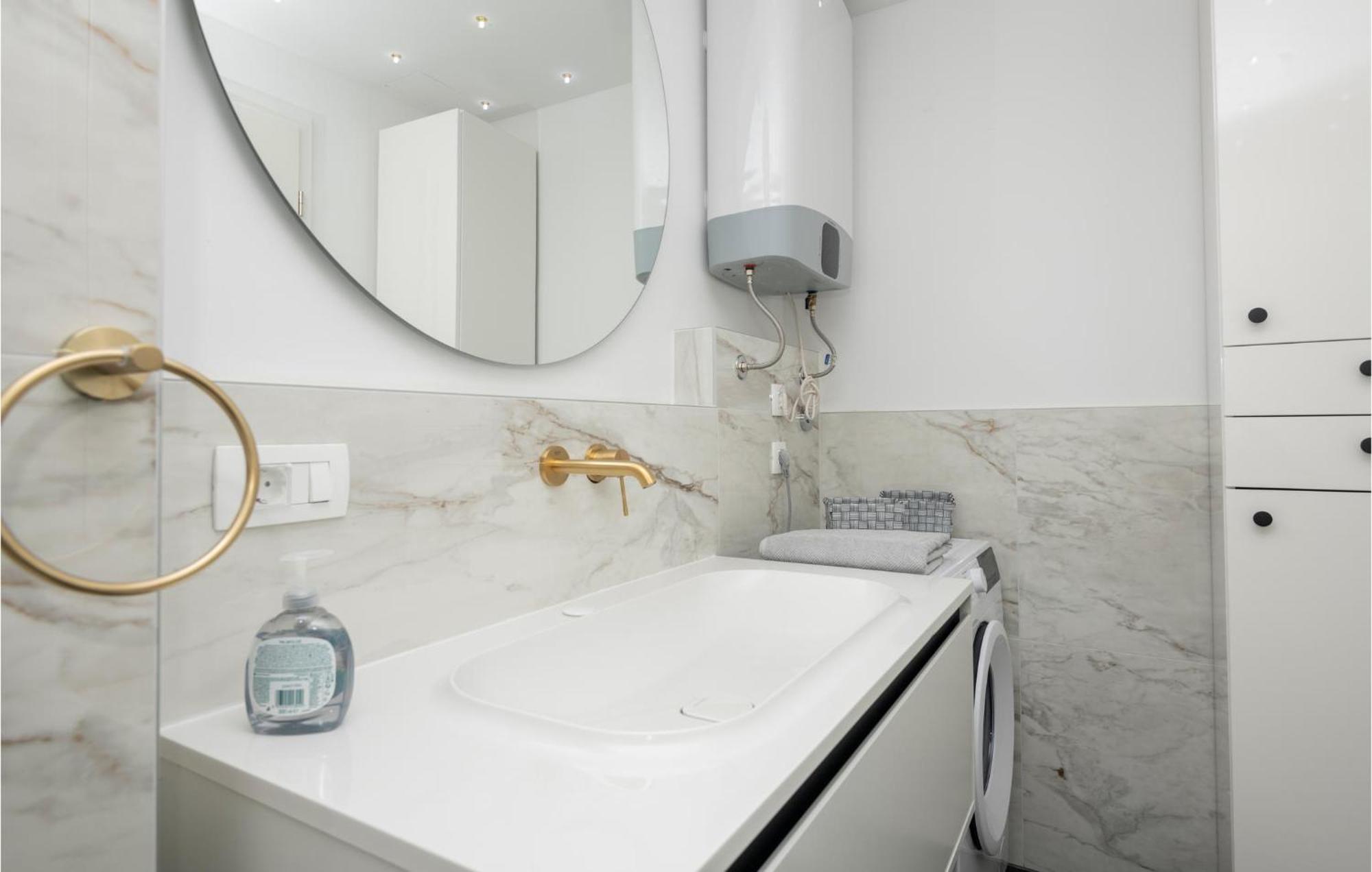 Stunning Apartment In Tucepi With Kitchen المظهر الخارجي الصورة