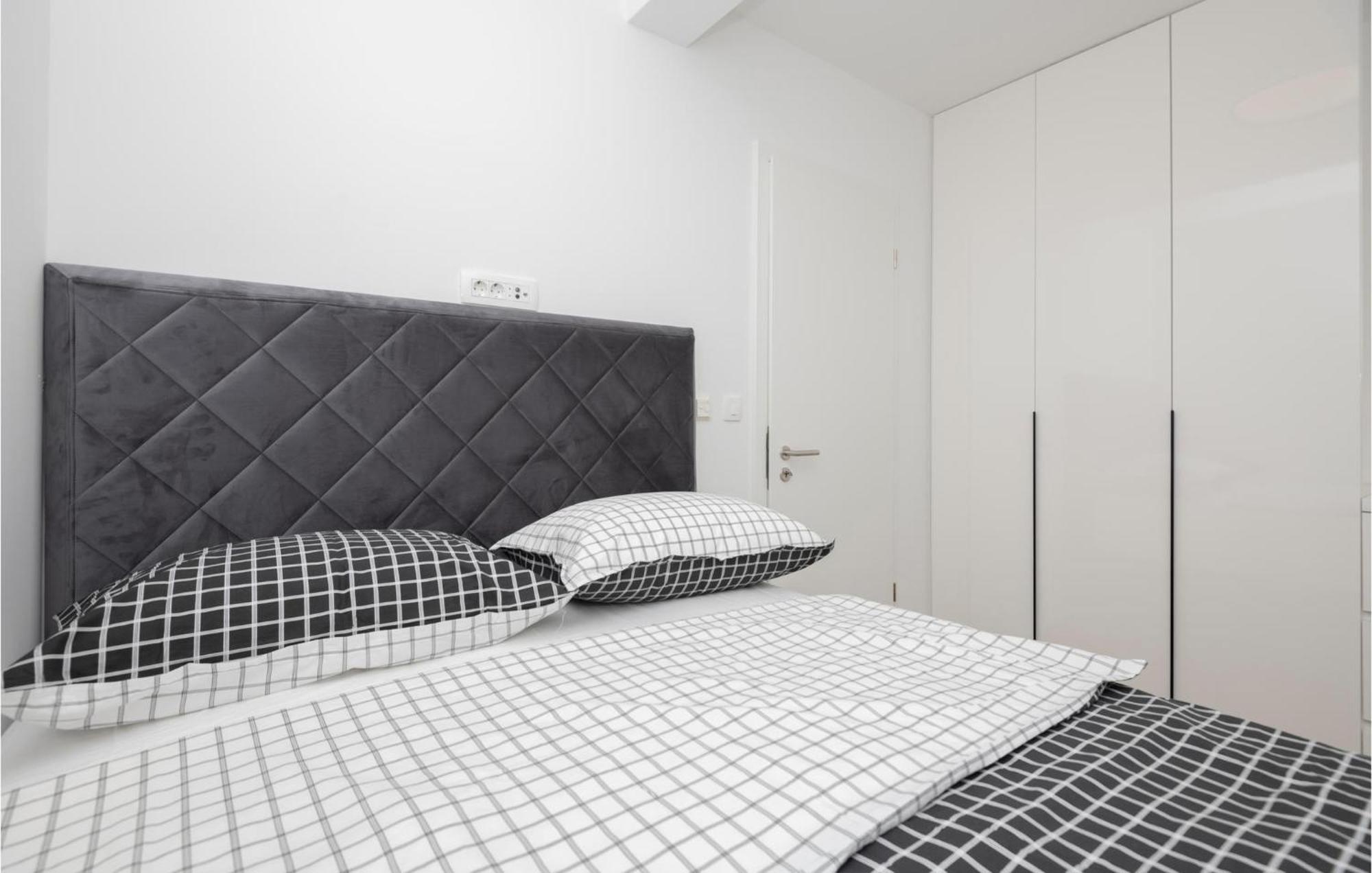 Stunning Apartment In Tucepi With Kitchen المظهر الخارجي الصورة