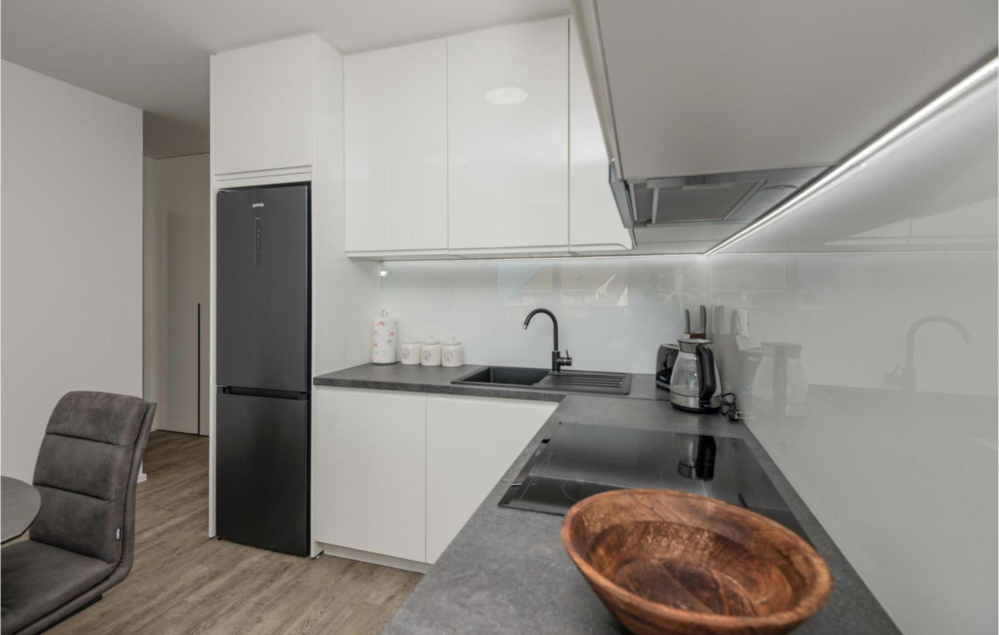 Stunning Apartment In Tucepi With Kitchen المظهر الخارجي الصورة